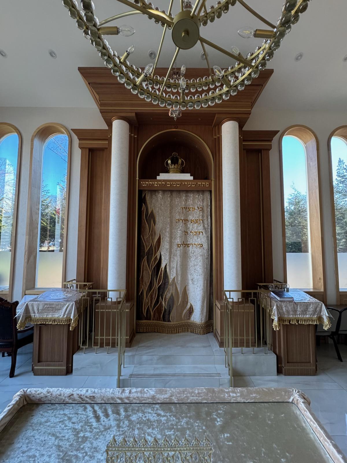 The Aron Kodesh at Trisk – Tolna Shul
